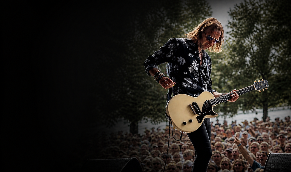 Mark Abrahams Wishbone Ash Guitarist 2026 1.PNG