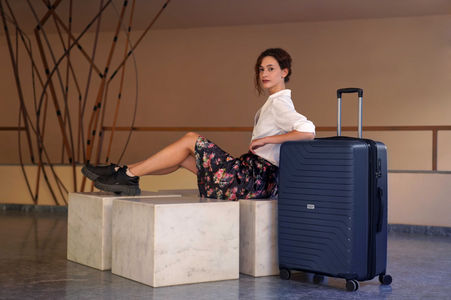 βαλίτσα LaVor Travel σε εξαιρετικά ανθεκτικό pp πολυπροπυλένιο, με εσωτερική αδιάβροχη τσέπη, TSA κλειδαριά, YKK φερμουάρ και επέκταση