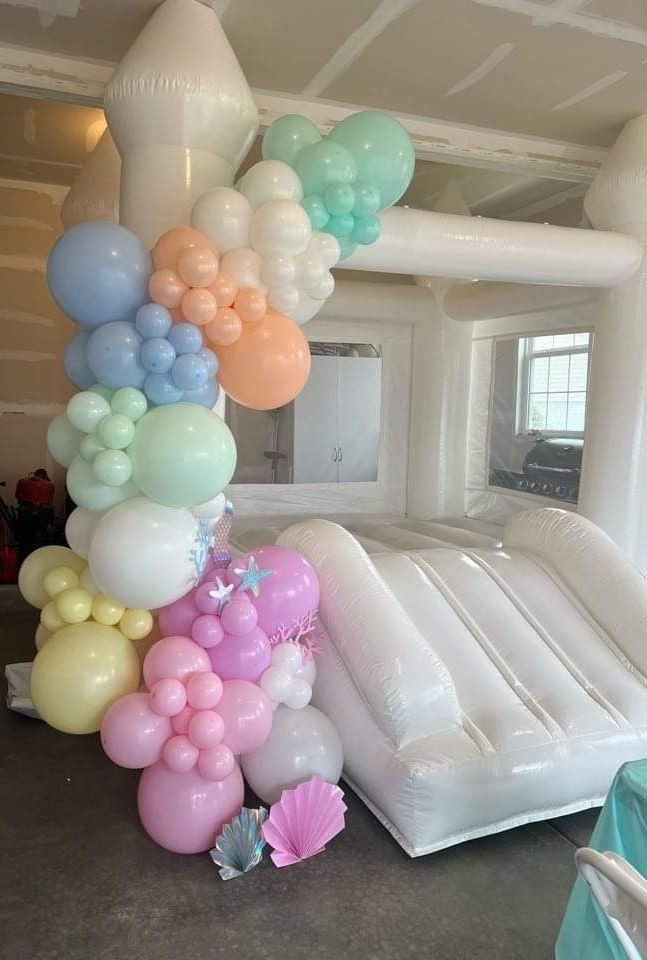 Thumbnail: White Bounce House w/ Slide