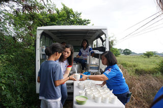 Libreng almusal ipinamahagi sa mga residente ng Brgy. Tinejero