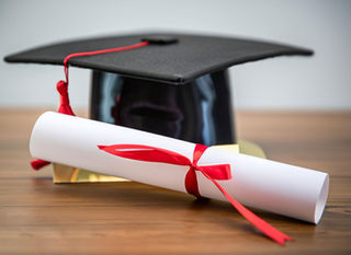 Walang Diploma, Pero Maraming Karanasan? Maaaring Degree na ang Kasunod