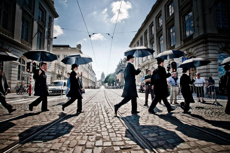 INAUGURATION DU MUSEE MAGRITTE - DESSOUS L'OEIL CLOS - 2009