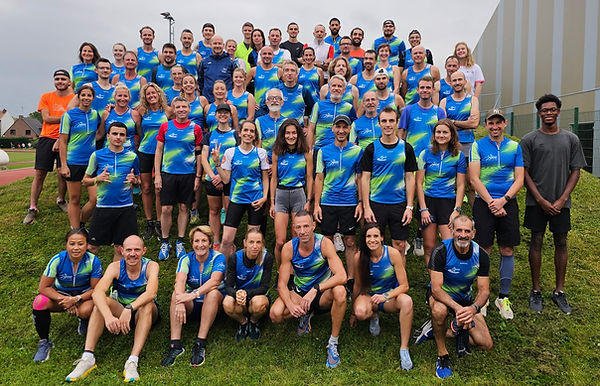Photo groupe hors stade.jpg