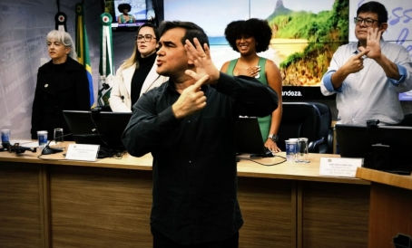 Sessão Solene comemora Dia do Surdo