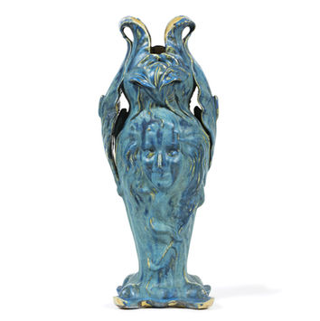 vase en céramique à décor d'un profil féminin et crocus d'un travail art nouveau french ceramics