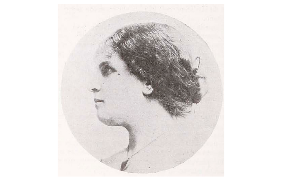 Doctora que obtuvo el grado de bachiller en 1890, se licenció en Medicina y Farmacia y luego médico cirujano en 1894. El patronato de la Infancia la envió a Europa en 1906, donde conoció la aplicación de la puericultura por el doctor Budin.