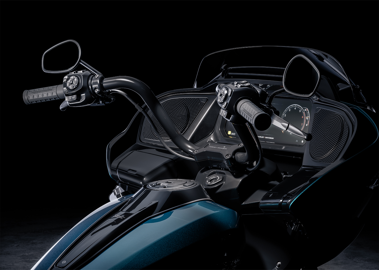 Handlebar and controls of the 2026 Harley-Davidson Road Glide