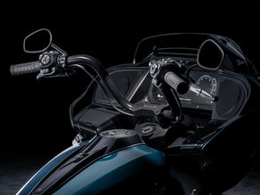 Harley-Davidson Road Glide handlebar and lever detail