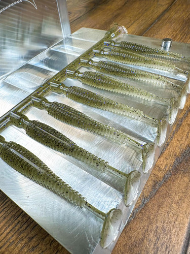 3.3" Ribbed Swim 8 Cavity mold by Kearbydm