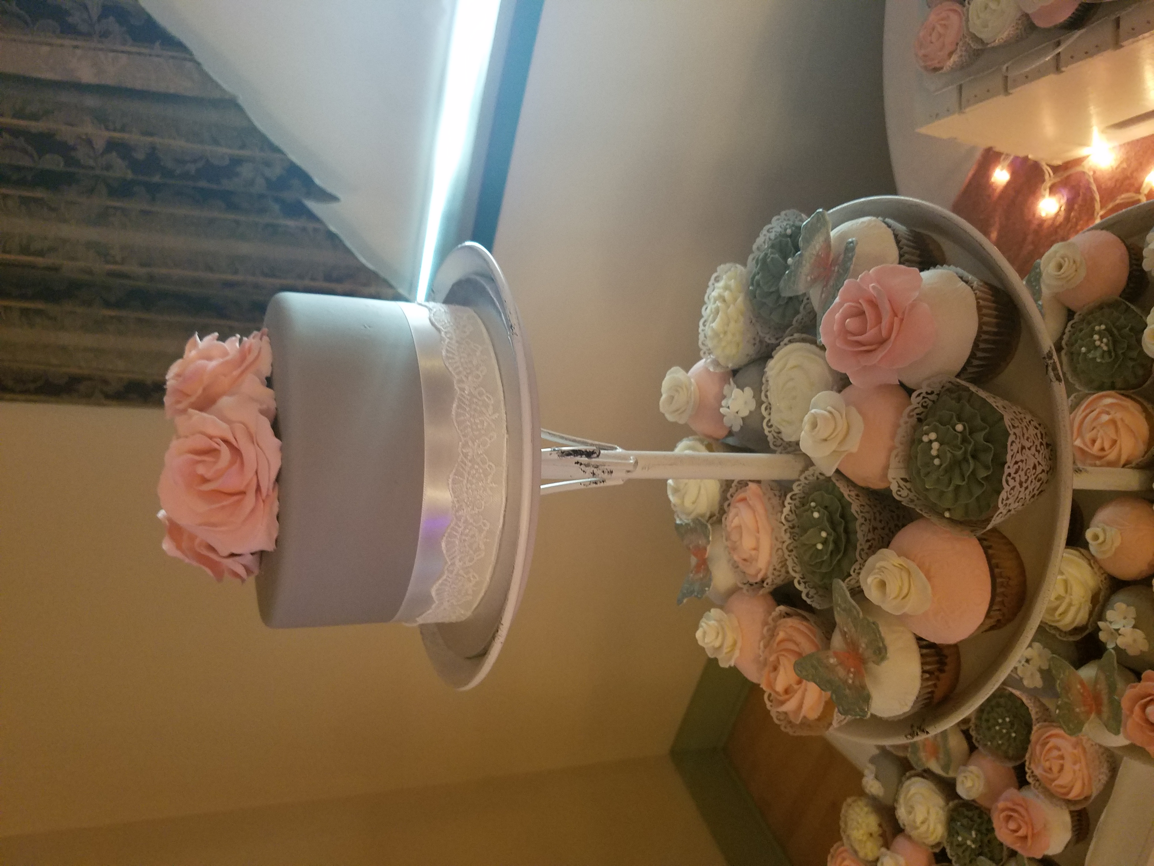 Cutting cake