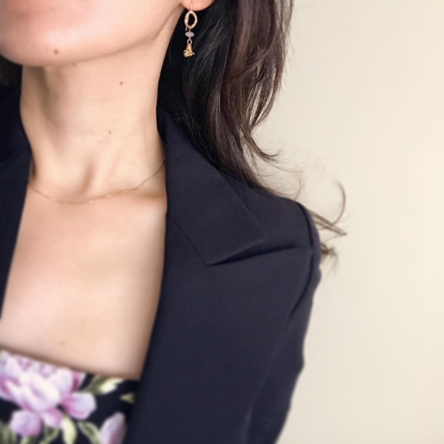 揺れるバラのピアス/ Swinging Rose Earrings