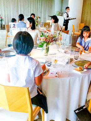 【募集開始】　『夏休み親子のテーブルマナーレッスン』

この夏、お子さまの「できた！」が増える一日を🌱