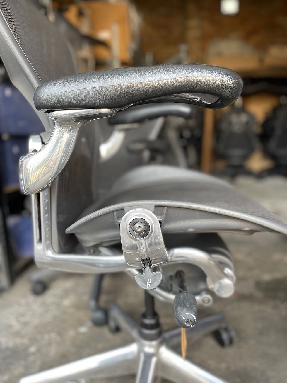 Thumbnail: Herman Miller Aeron Mk1 Classic Mesh Size B Fully Loaded Polished