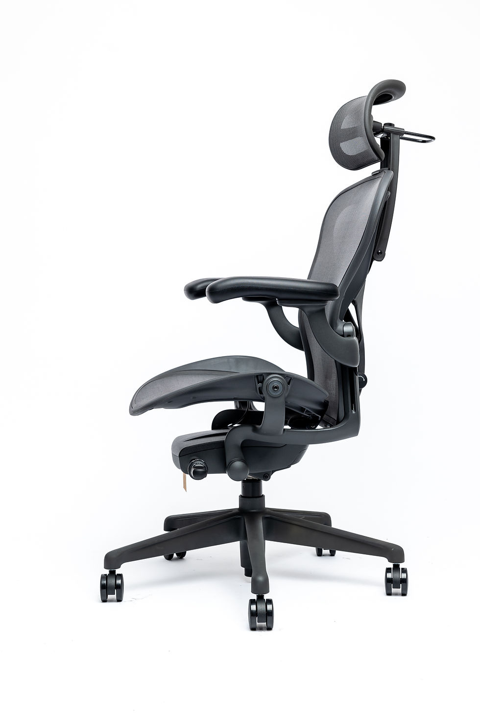 Thumbnail: Herman Miller Aeron Size B Remastered & Headrest