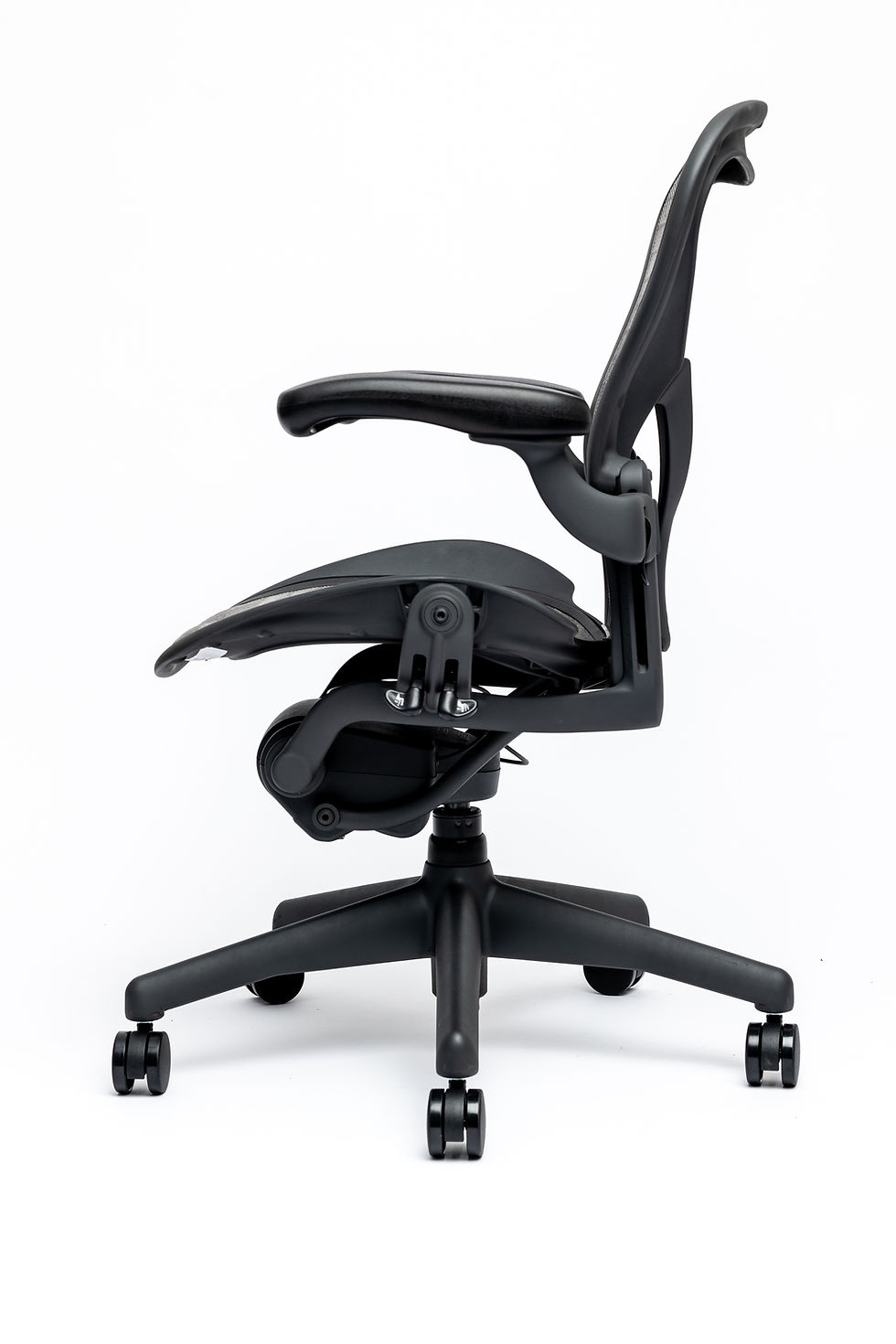 Thumbnail: Herman Miller Aeron Classic Size B MK2 Posture fit Tuxedo Mesh