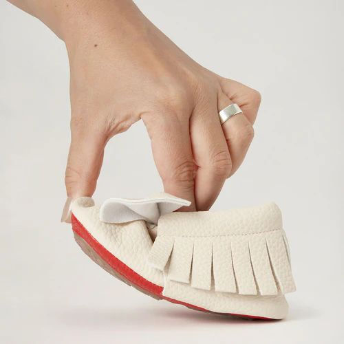 Thumbnail: Bow Mocs - Off White with Red Sole, BabyMocs