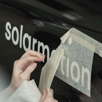 Folienbeschriftung von einer Fahrerseite