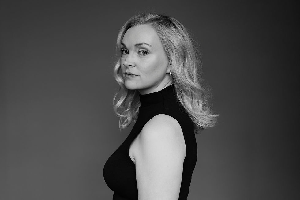 Verena-Mackenberg(c)SaskiaAllers (6 von 8)-bw.jpg