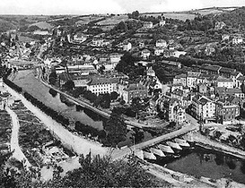 HOB Quartier du Rempart opgeruimd na bombardementen met Pont de France provisoire 1944.jpg