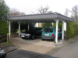 Doppelcarport mit Dachpfannen-Blende