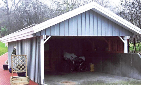 Carport Satteldach auf Mauer blau Deckelschalung Holz