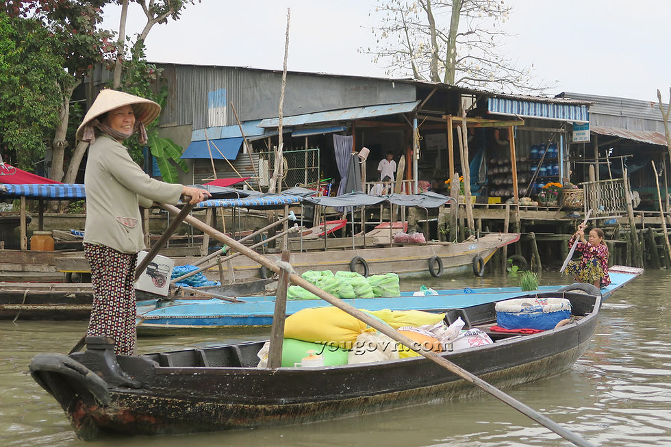 Một ngày mây xám trên những con rạch nhỏ