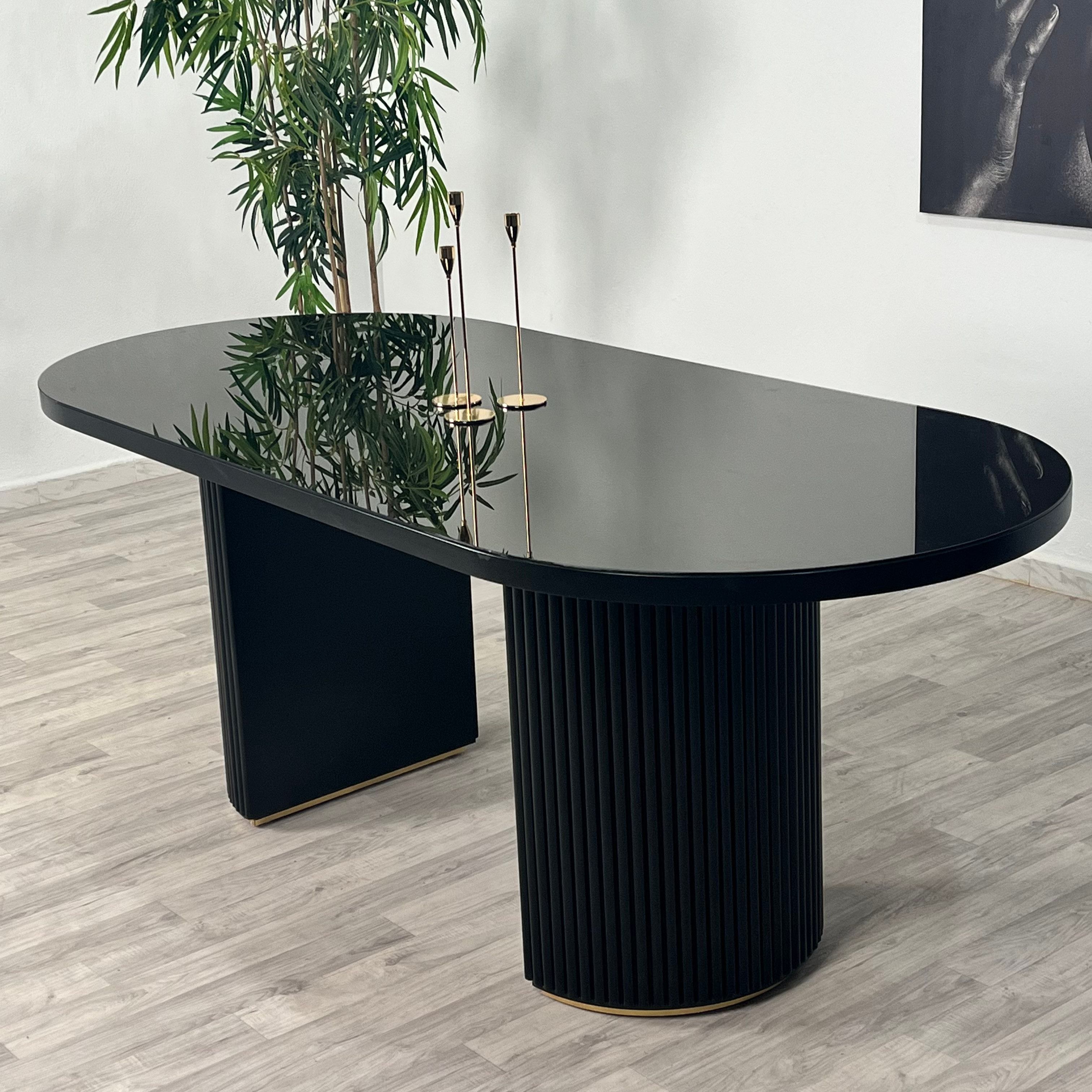 Table Julia black