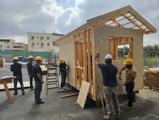 קורס בניית מבנים תמונת פרוייקט הקורס מבנה בפריימינג חיפוי או אס בי חיצוני סגירת הקירות מבחוץ