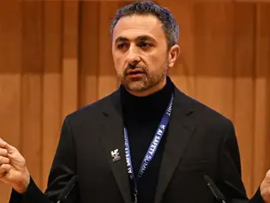 AI Psychosis Explained: How Seemingly Conscious AI Could Trigger a Global Identity Crisis