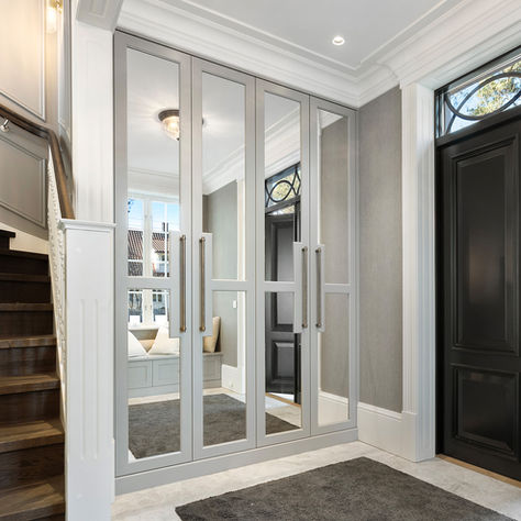 ✨Ukens elegante entré - garderobe med speil i murgrå og sittebenk i hyggelig nisje✨