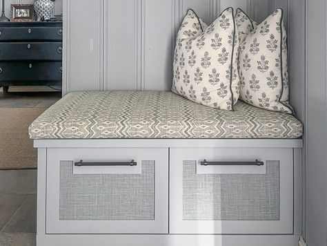 ✨Sittebenk med tapetserte skuffer i kjølig grå-blå✨