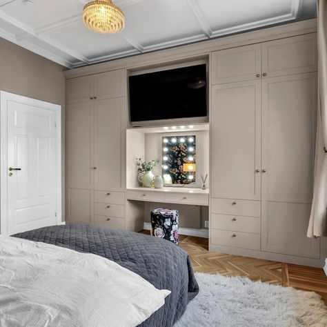 ✨Ukens soveromsgarderobe med sminkebord og TV plassert i høyden📺🪞