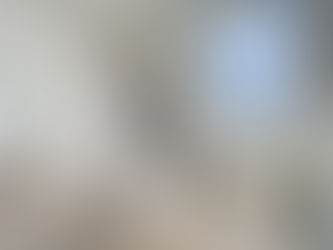 Eksklusivt Walk-in Closet: Kunstferdig integrert under takvinduer for en deilig belyst atmosfære!