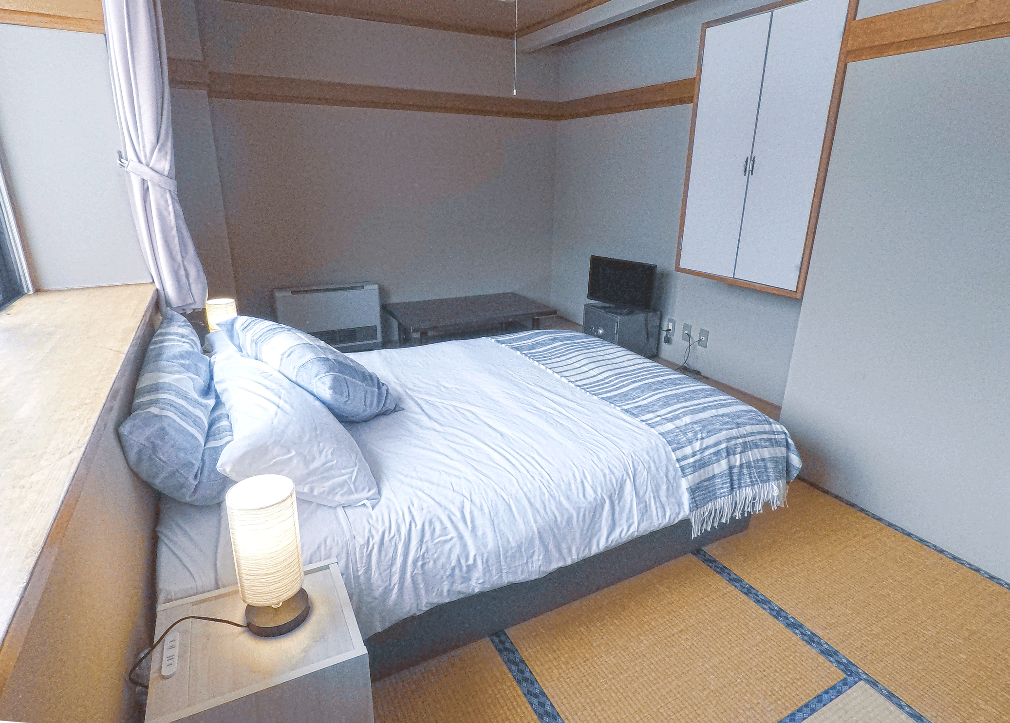 Queen-Room-1.gif