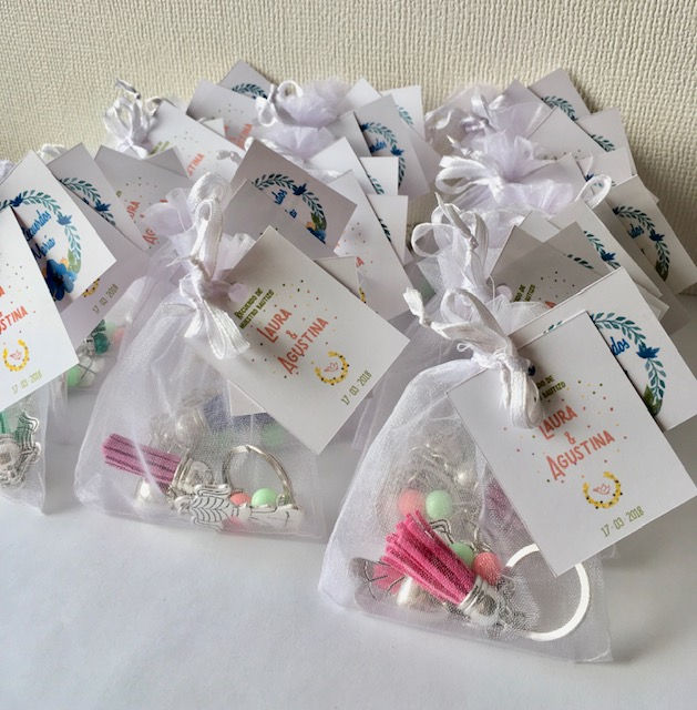 Miniatura: Llavero de Niña (opciones de colores) / Desde 6 unidades