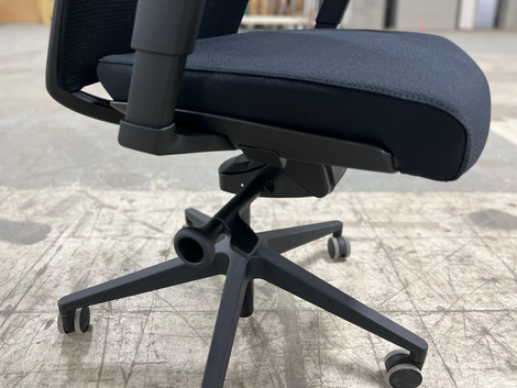 AMQ Solutions task chair control lever