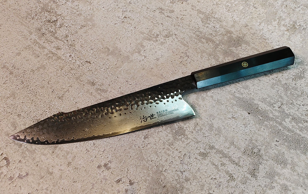 ภาพขนาดย่อ: REIGN 治世 9" Gyuto, Hammered Damascus, Ebony Handle