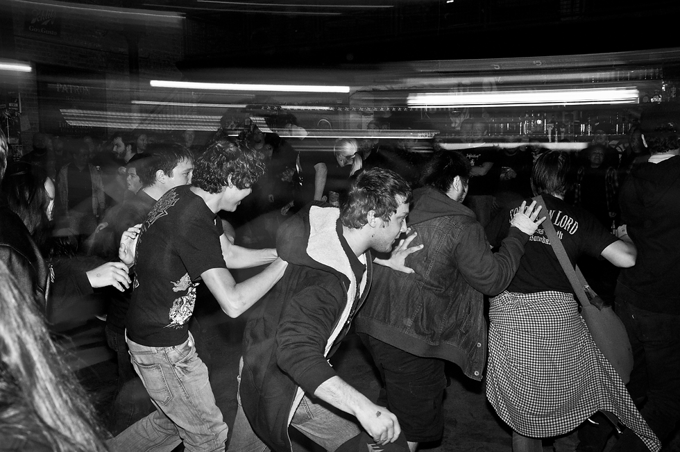 Más que empujones: el slam como acto social