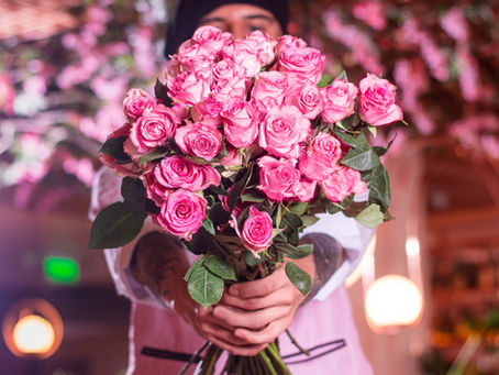 ¿Por Qué Celebrar tu Cumpleaños en Todo es Color di Rosa de Grupo Seratta?