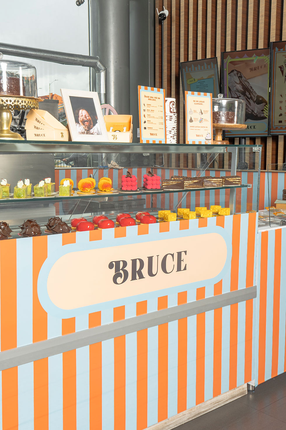 Descubre Bruce, una heladería en Bogotá donde los helados, el chocolate y los postres se convierten en una experiencia diferente.