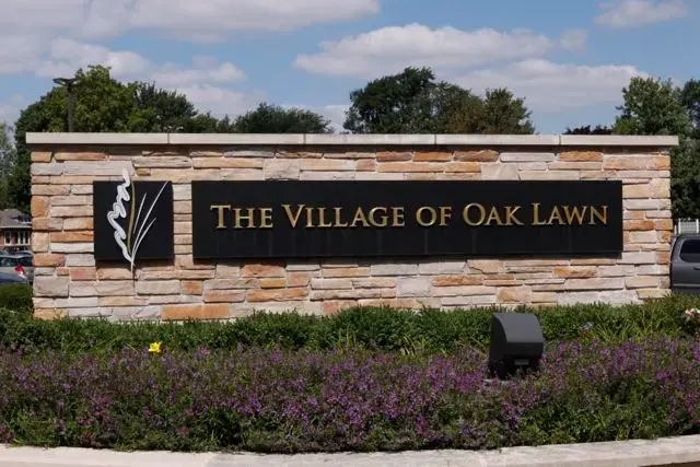 Dos Manos Moving offers services in Oak Lawn, IL