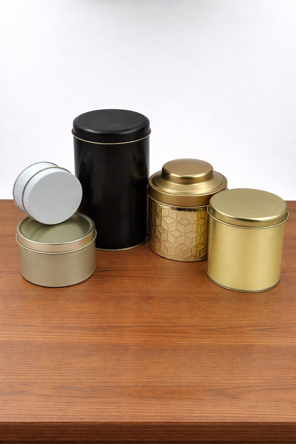 Custom tin cans for premium product packaging