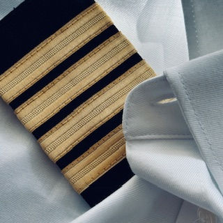 Kaptitän, 4 gelbe Streifen, 3 Fragen 