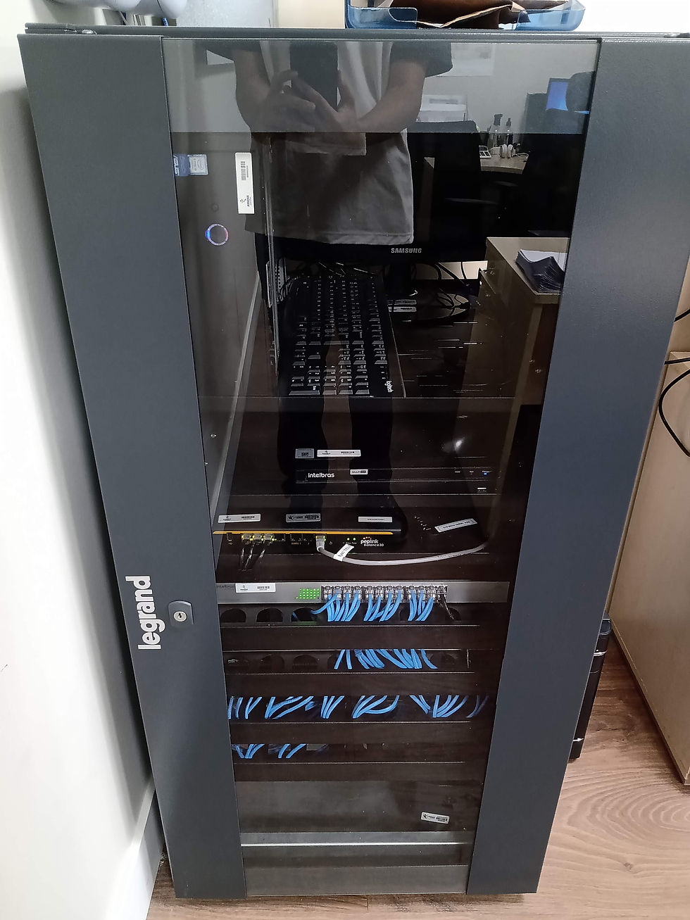 Serverrack als illustratie van digitale infrastructuur en cybersecurity