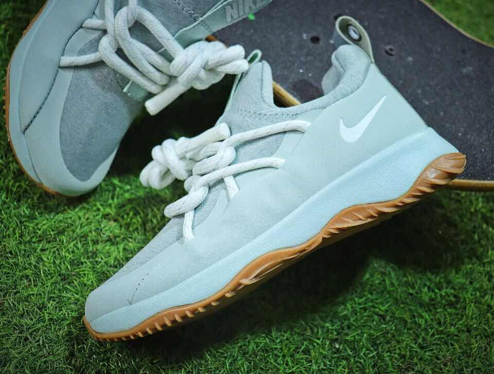 Thumbnail: Nike - WMNS City Loop