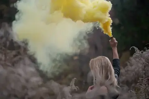 Fumée jaune