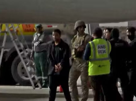 Influenciador Hytalo Santos e marido chegam a João Pessoa e vão para presídio