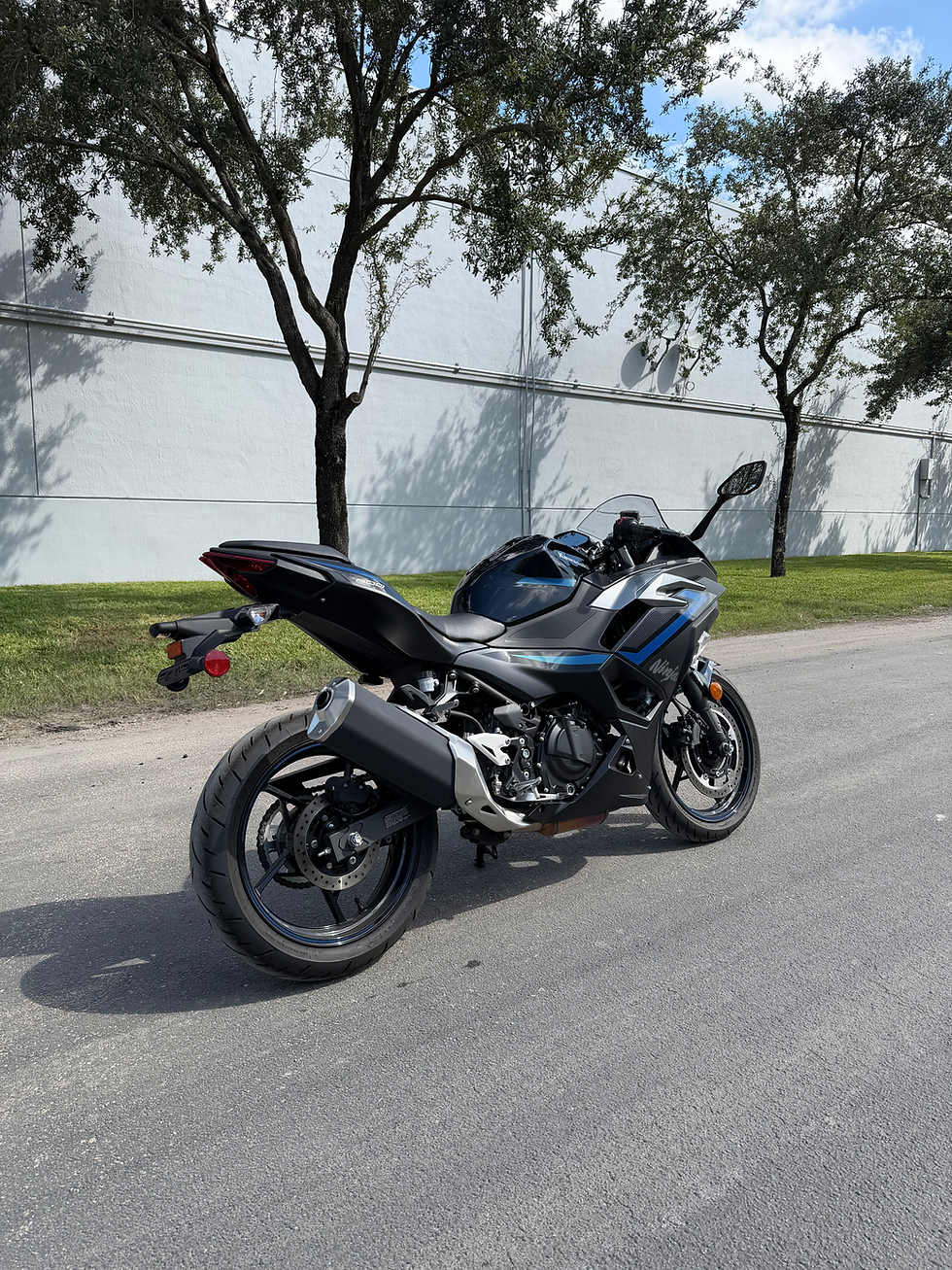 Miniatura: 2025 Kawasaki Ninja 500 (ABS)