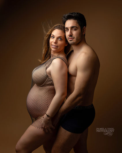 Pregnant belly boudoir maternity photoshoot 