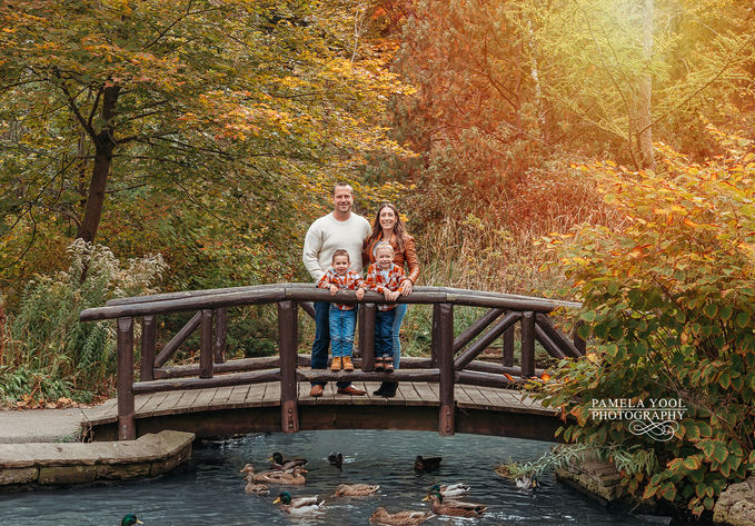 Family Photoshoot Toronto Bridge
